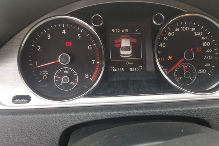 Used Volkswagen FAW-Volkswagen CC 2016 1.8TSI Luxury Model Odometer Close Up