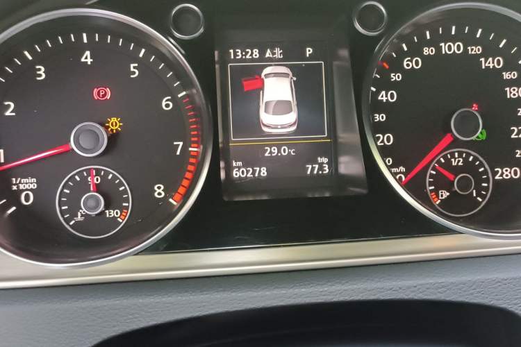 Used Volkswagen FAW-Volkswagen CC 2016 300TSI 25th Anniversary Edition Odometer Close Up