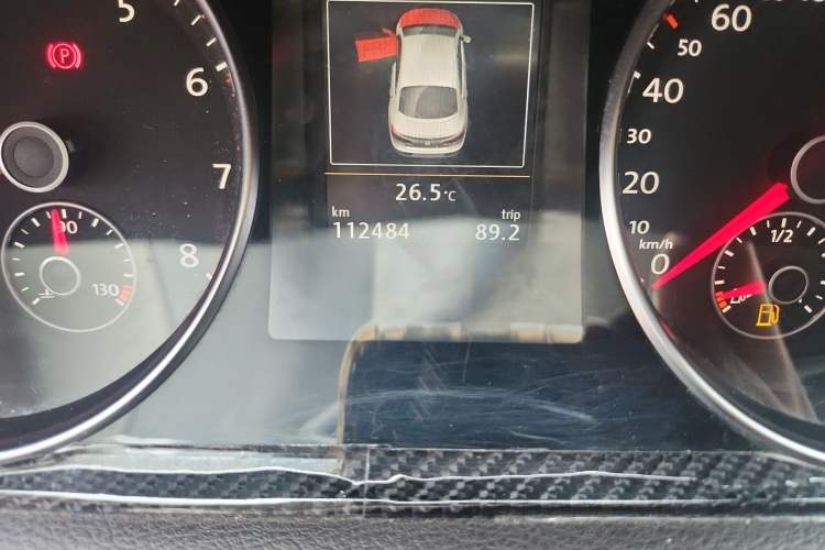 Used Volkswagen FAW-Volkswagen CC 2016 1.8TSI Luxury Model Odometer Close Up