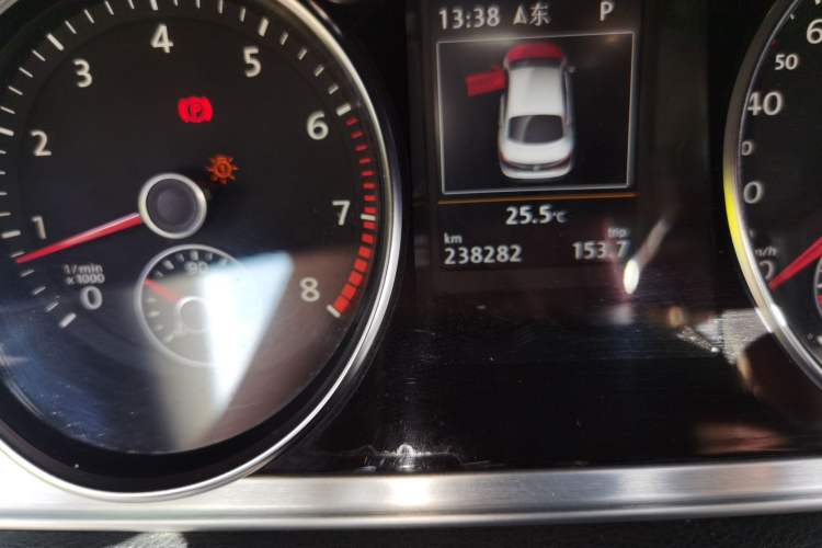 Used Volkswagen FAW-Volkswagen CC 2016 1.8TSI Luxury Model Odometer Close Up