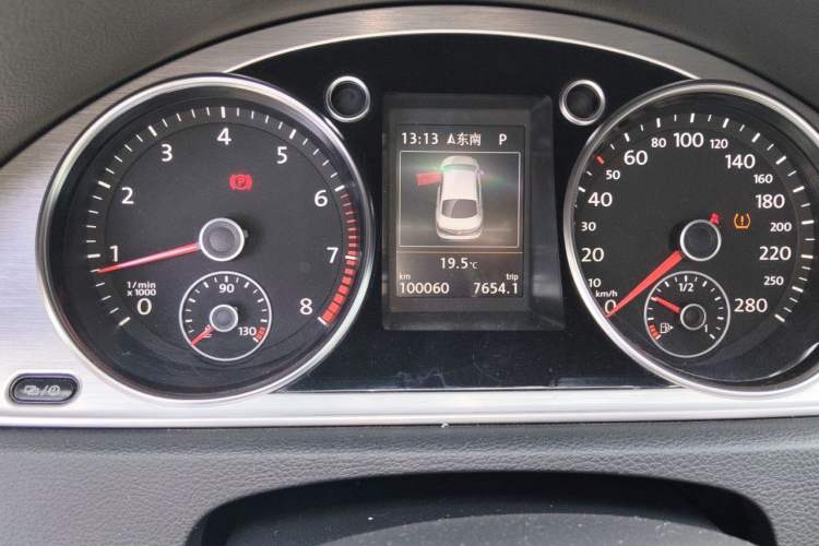 Used Volkswagen FAW-Volkswagen CC 2016 2.0 TSI Luxury Model Odometer Close Up