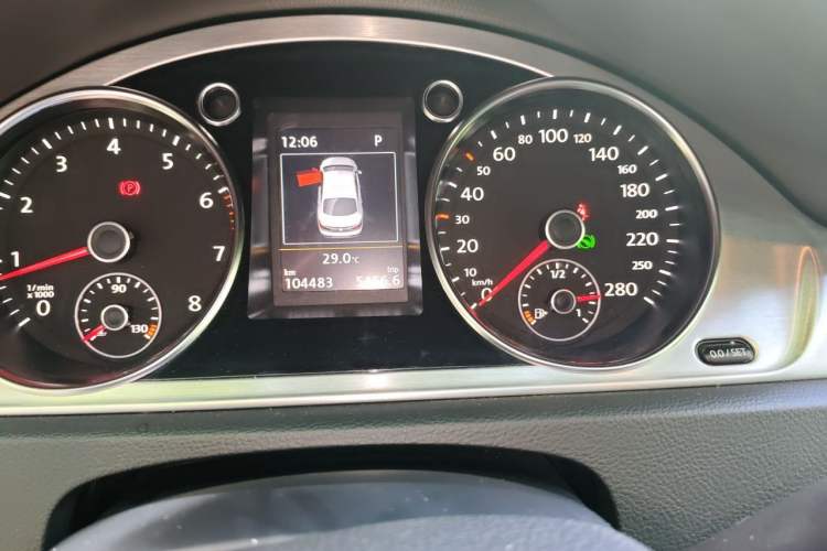 Used Volkswagen FAW-Volkswagen CC 2016 2.0 TSI Luxury Model Odometer Close Up