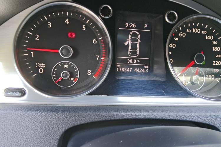 Used Volkswagen FAW-Volkswagen CC 2016 1.8TSI Prestige Model Odometer Close Up