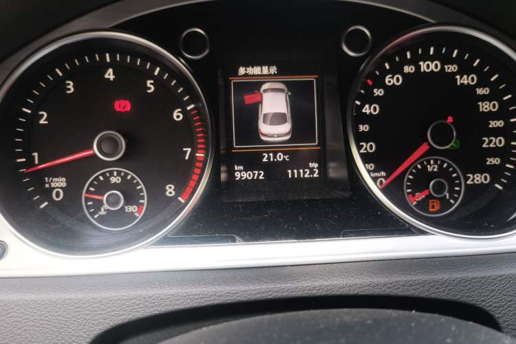 Used Volkswagen FAW-Volkswagen CC 2016 2.0 TSI Luxury Model Odometer Close Up