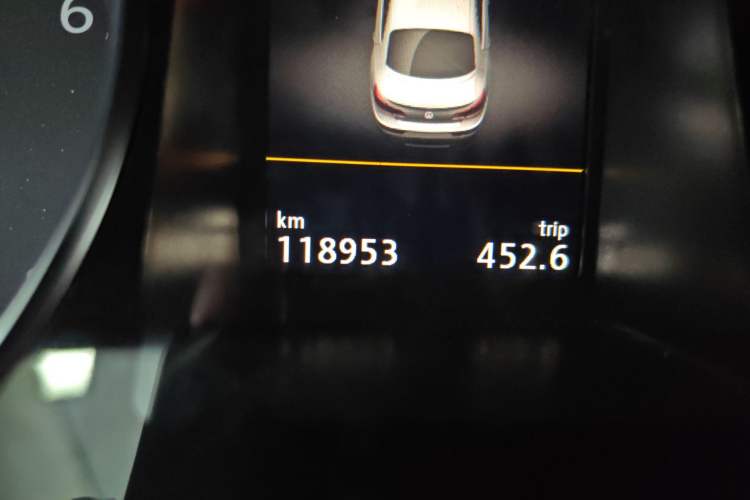 Used Volkswagen FAW-Volkswagen CC 2016 1.8TSI Luxury Model Odometer Close Up