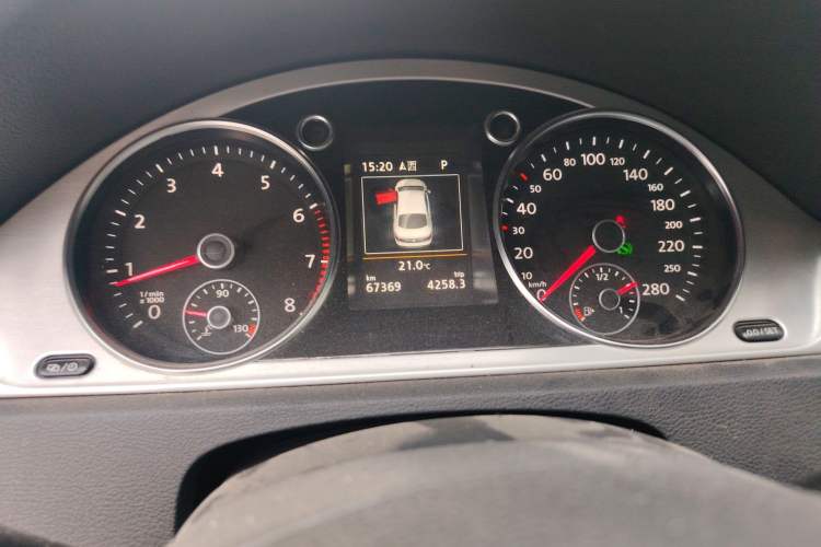 Used Volkswagen FAW-Volkswagen CC 2016 1.8TSI Luxury Model Odometer Close Up