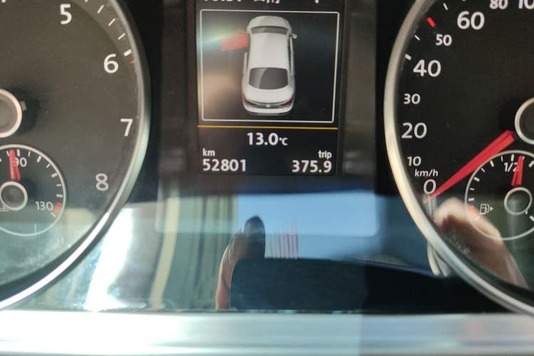 Used Volkswagen FAW-Volkswagen CC 2016 1.8TSI Luxury Model Odometer Close Up