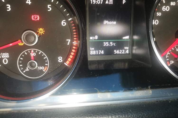 Used Volkswagen FAW-Volkswagen CC 2016 2.0 TSI Luxury Model Odometer Close Up