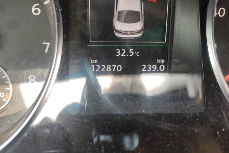 Used Volkswagen FAW-Volkswagen CC 2016 1.8TSI Luxury Model Odometer Close Up