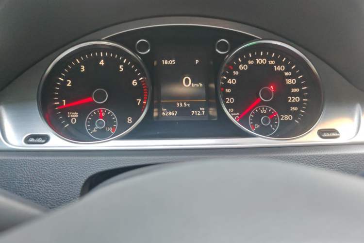 Used Volkswagen FAW-Volkswagen CC 2016 2.0 TSI Luxury Model Odometer Close Up
