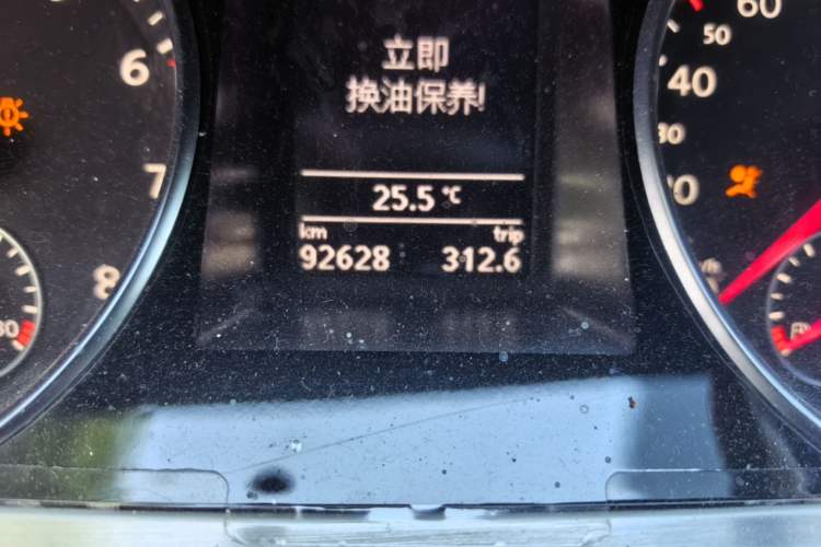 Used Volkswagen FAW-Volkswagen CC 2016 1.8TSI Prestige Model Odometer Close Up