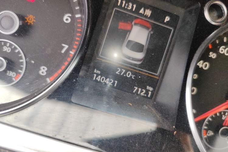 Used Volkswagen FAW-Volkswagen CC 2016 2.0 TSI Luxury Model Odometer Close Up