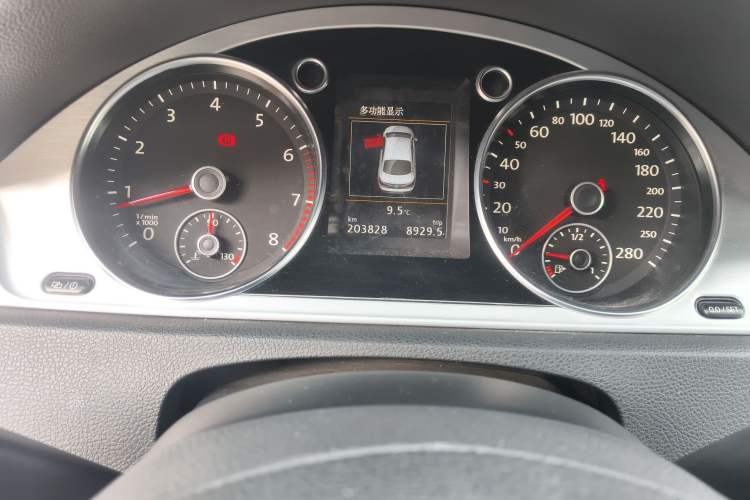Used Volkswagen FAW-Volkswagen CC 2016 1.8TSI Luxury Model Odometer Close Up