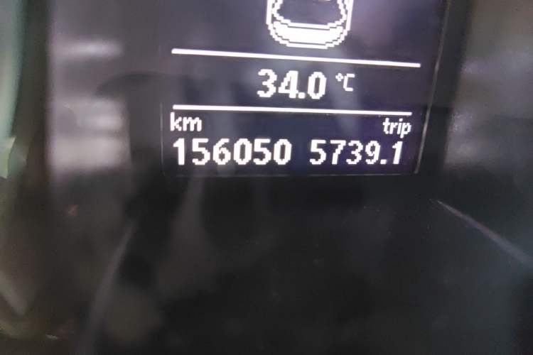 Used Volkswagen FAW-Volkswagen CC 2016 1.8TSI Luxury Model Odometer Close Up