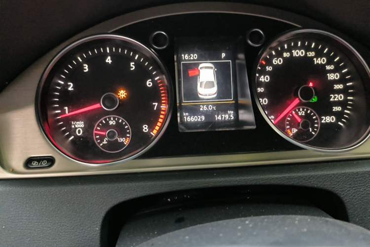 Used Volkswagen FAW-Volkswagen CC 2016 300TSI 25th Anniversary Edition Odometer Close Up