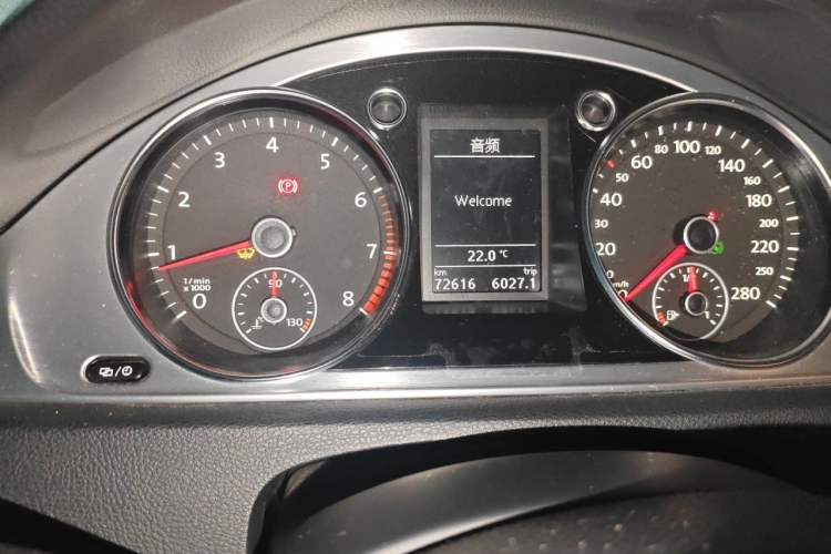 Used Volkswagen FAW-Volkswagen CC 2016 1.8TSI Prestige Model Odometer Close Up
