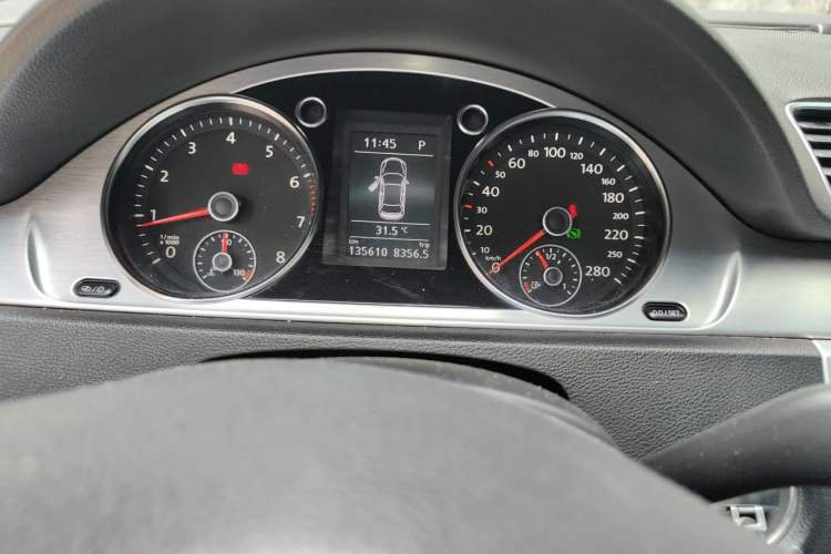 Used Volkswagen FAW-Volkswagen CC 2016 1.8TSI Prestige Model Odometer Close Up
