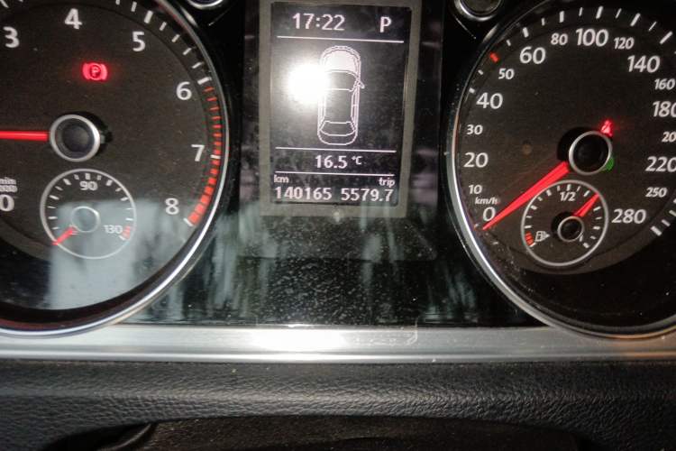 Used Volkswagen FAW-Volkswagen CC 2016 1.8TSI Prestige Model Odometer Close Up