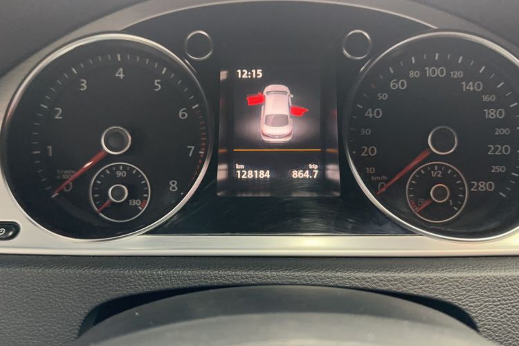 Used Volkswagen FAW-Volkswagen CC 2016 2.0 TSI Luxury Model Odometer Close Up
