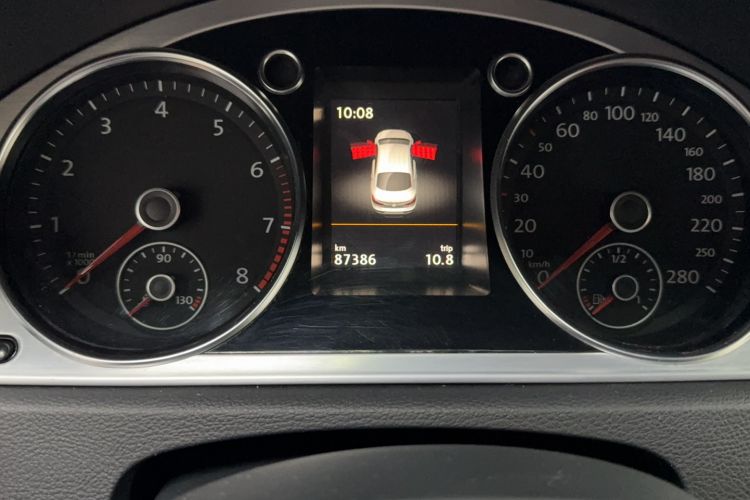 Used Volkswagen FAW-Volkswagen CC 2016 1.8TSI Luxury Model Odometer Close Up