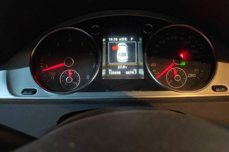 Used Volkswagen FAW-Volkswagen CC 2016 1.8TSI Luxury Model Odometer Close Up