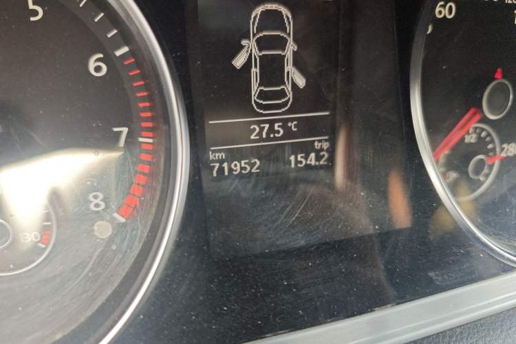 Used Volkswagen FAW-Volkswagen CC 2016 1.8TSI Prestige Model Odometer Close Up