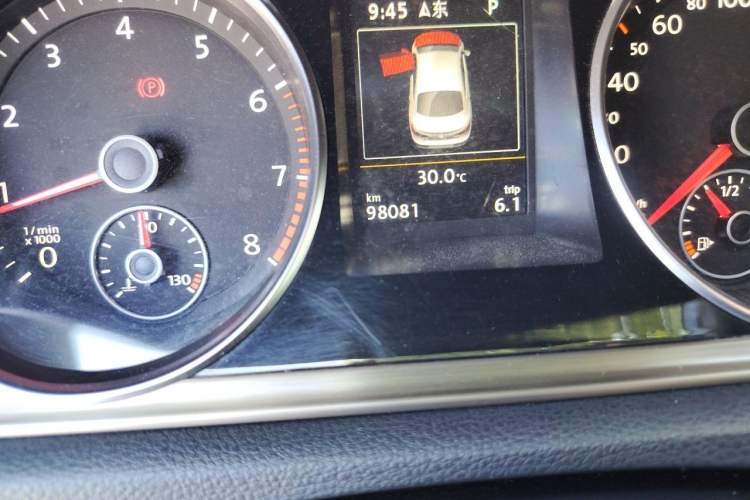 Used Volkswagen FAW-Volkswagen CC 2016 300TSI 25th Anniversary Edition Odometer Close Up