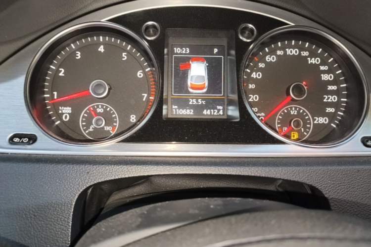 Used Volkswagen FAW-Volkswagen CC 2016 1.8TSI Luxury Model Odometer Close Up