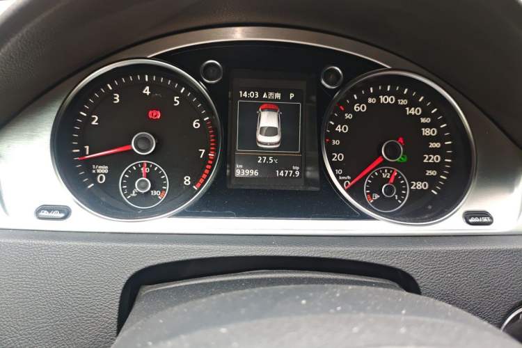Used Volkswagen FAW-Volkswagen CC 2016 1.8TSI Luxury Model Odometer Close Up