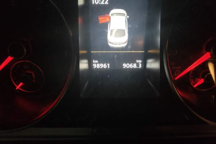 Used Volkswagen FAW-Volkswagen CC 2016 1.8TSI Luxury Model Odometer Close Up