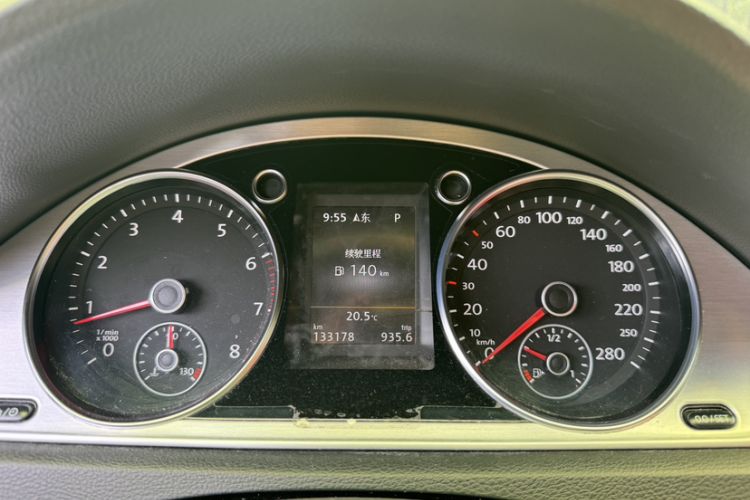 Used Volkswagen FAW-Volkswagen CC 2016 1.8TSI Luxury Model Odometer Close Up