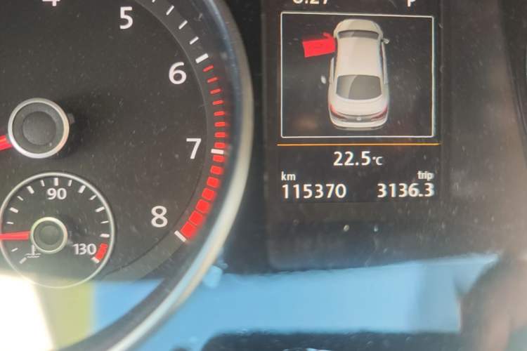 Used Volkswagen FAW-Volkswagen CC 2016 2.0 TSI Ultimate Edition Odometer Close Up