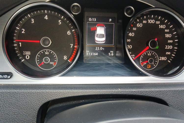 Used Volkswagen FAW-Volkswagen CC 2016 1.8TSI Luxury Model Odometer Close Up