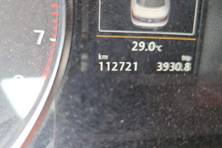 Used Volkswagen FAW-Volkswagen CC 2016 1.8TSI Luxury Model Odometer Close Up