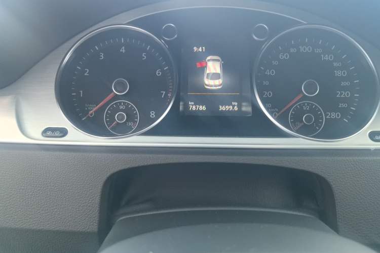 Used Volkswagen FAW-Volkswagen CC 2016 1.8TSI Luxury Model Odometer Close Up