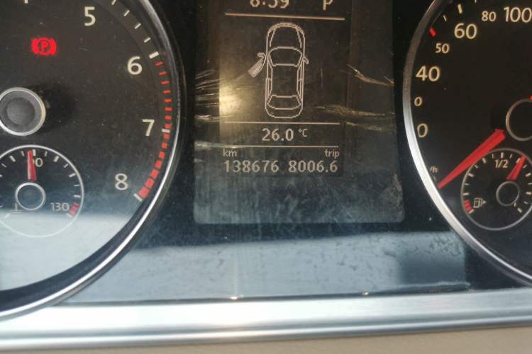 Used Volkswagen FAW-Volkswagen CC 2016 1.8TSI Prestige Model Odometer Close Up