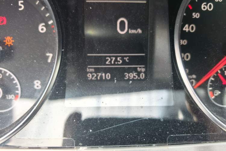 Used Volkswagen FAW-Volkswagen CC 2016 1.8TSI Prestige Model Odometer Close Up