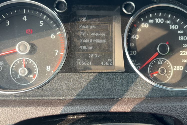 Used Volkswagen FAW-Volkswagen CC 2016 1.8TSI Luxury Model Odometer Close Up