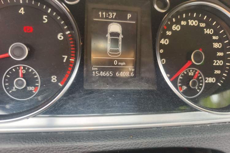 Used Volkswagen FAW-Volkswagen CC 2016 1.8TSI Prestige Model Odometer Close Up