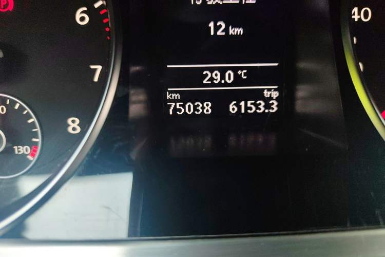 Used Volkswagen FAW-Volkswagen CC 2016 1.8TSI Prestige Model Odometer Close Up