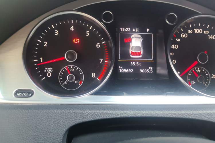 Used Volkswagen FAW-Volkswagen CC 2016 2.0 TSI Luxury Model Odometer Close Up