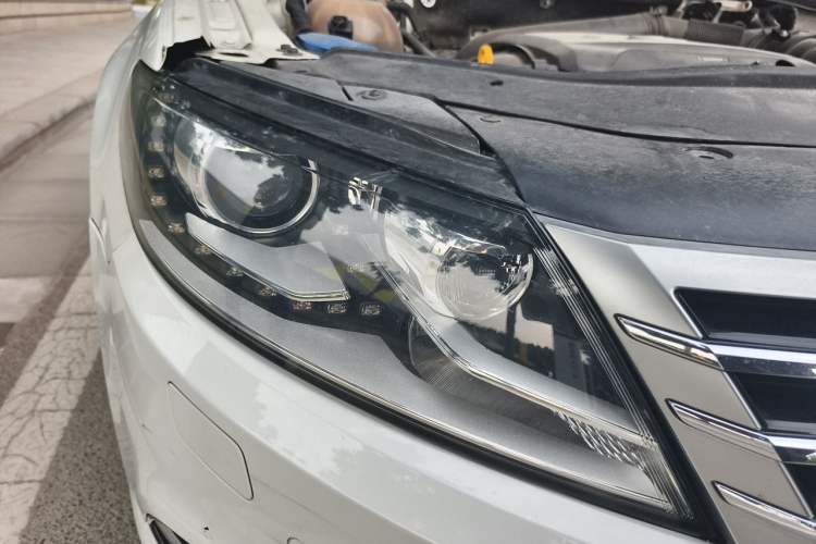 Used Volkswagen FAW-Volkswagen CC 2016 1.8TSI Luxury Model Right Front Headlight