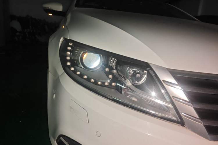 Used Volkswagen FAW-Volkswagen CC 2016 1.8TSI Luxury Model Right Front Headlight