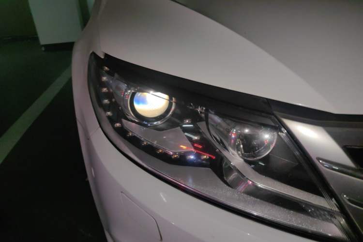 Used Volkswagen FAW-Volkswagen CC 2016 1.8TSI Luxury Model Right Front Headlight