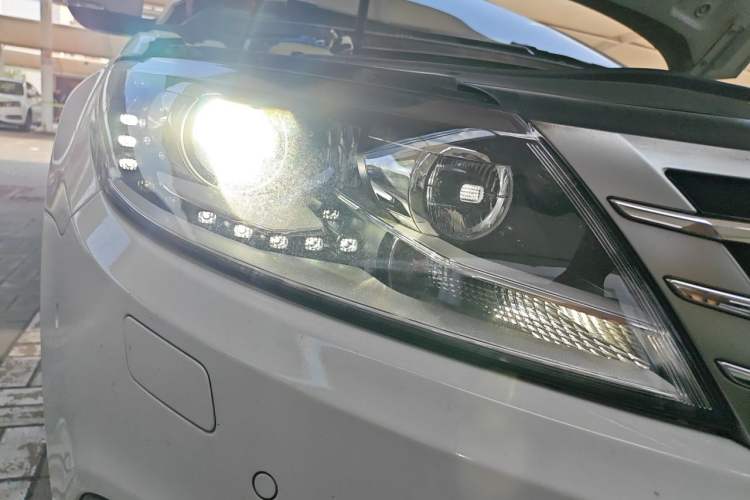 Used Volkswagen FAW-Volkswagen CC 2016 1.8TSI Luxury Model Right Front Headlight