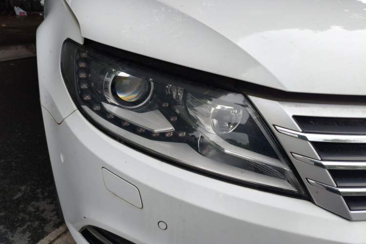 Used Volkswagen FAW-Volkswagen CC 2016 1.8TSI Luxury Model Right Front Headlight