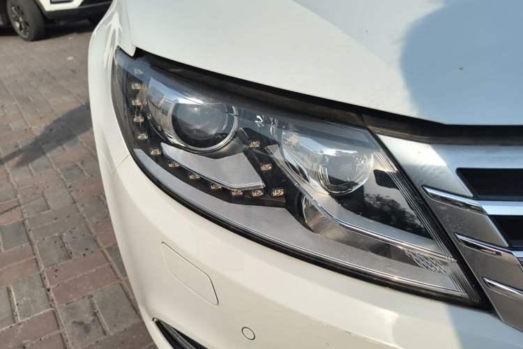 Used Volkswagen FAW-Volkswagen CC 2016 1.8TSI Luxury Model Right Front Headlight