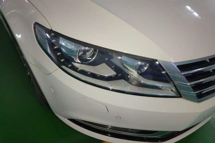 Used Volkswagen FAW-Volkswagen CC 2016 1.8TSI Luxury Model Right Front Headlight
