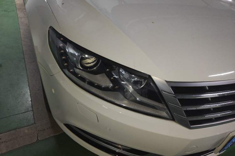 Used Volkswagen FAW-Volkswagen CC 2016 1.8TSI Luxury Model Right Front Headlight