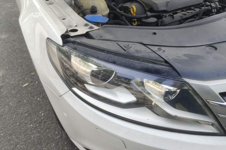 Used Volkswagen FAW-Volkswagen CC 2016 1.8TSI Luxury Model Right Front Headlight